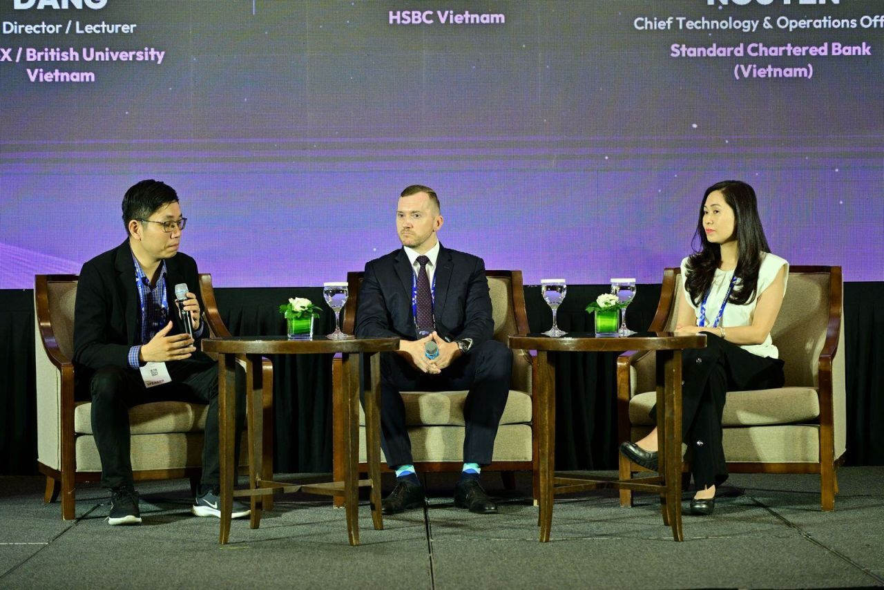 Giảng viên BUV chia sẻ góc nhìn chuyên gia về chiến lược dữ liệu và tương lai của ngân hàng thông minh tại World Financial Innovation Series 2025