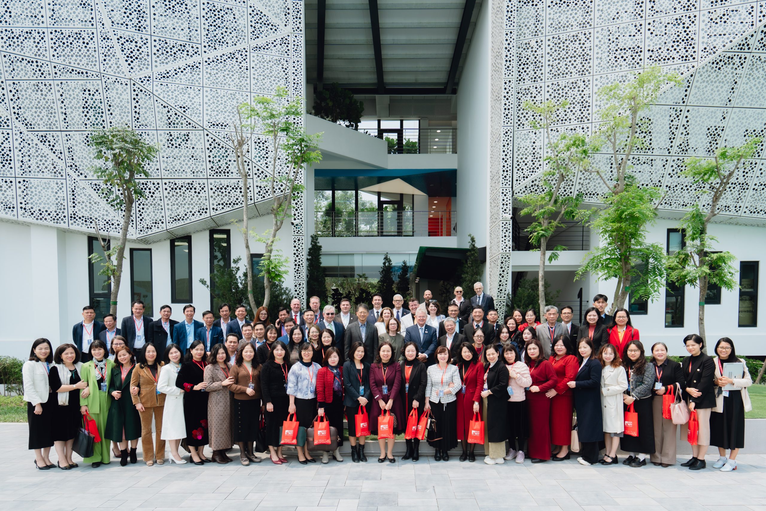 BUV phối hợp cùng Đại học London, CEFALT và các Sở GD&ĐT tăng cường năng lực quản trị khủng hoảng truyền thông trong giáo dục